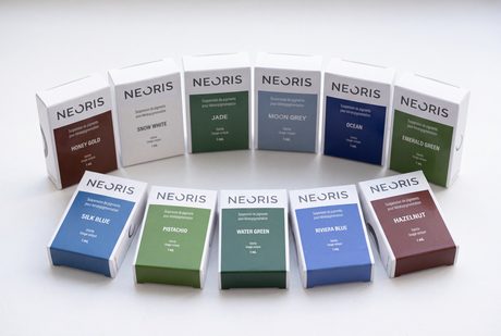Les boîtes des pigments Neoris utilisés pour la kératopigmentation