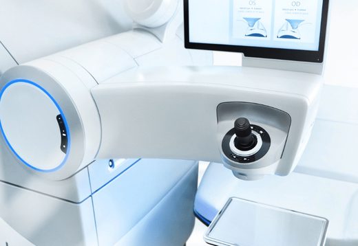 Braccio del laser a femtosecondi utilizzato per la cheratopigmentazione